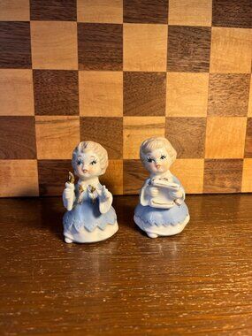 Vintage Blue and White Carolers